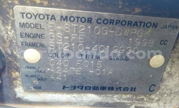 Gura Yakoze Toyota Caldina White Imodoka i Kampala mu Uganda Gura Yakoze Toyota Caldina White Imodoka i Kampala mu Uganda