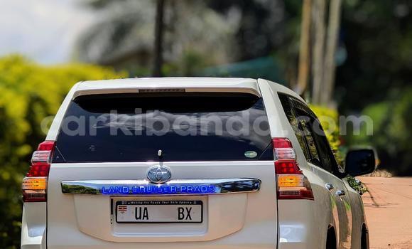 Gura Nshya Toyota Land Cruiser Prado White Imodoka i Kampala mu Uganda Gura Nshya Toyota Land Cruiser Prado White Imodoka i Kampala mu Uganda