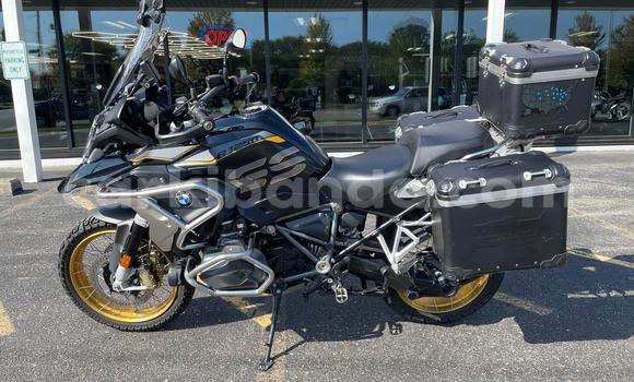 Gura Yakoze BMW R1200GS Adventure Black Bike i Kampala mu Uganda Gura Yakoze BMW R1200GS Adventure Black Bike i Kampala mu Uganda