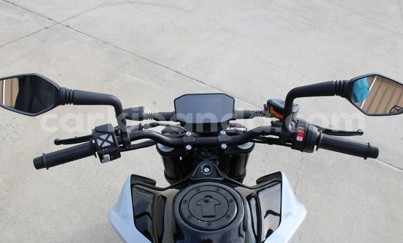 Gura Yakoze KTM SuperDuke White Bike i Kampala mu Uganda Gura Yakoze KTM SuperDuke White Bike i Kampala mu Uganda