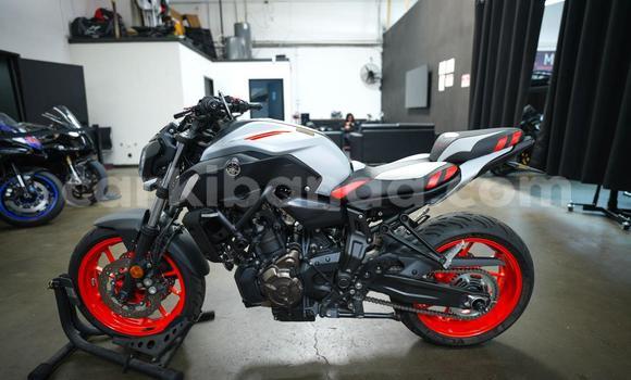Gura Yakoze Yamaha MT White Bike i Kampala mu Uganda Gura Yakoze Yamaha MT White Bike i Kampala mu Uganda