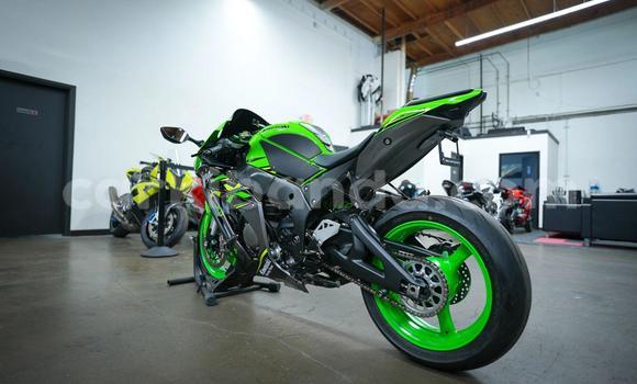Gura Yakoze Kawasaki Ninja ZX-10R Green Bike i Kampala mu Uganda Gura Yakoze Kawasaki Ninja ZX-10R Green Bike i Kampala mu Uganda