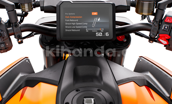 Gura Yakoze KTM SuperDuke Beige Bike i Kampala mu Uganda Gura Yakoze KTM SuperDuke Beige Bike i Kampala mu Uganda