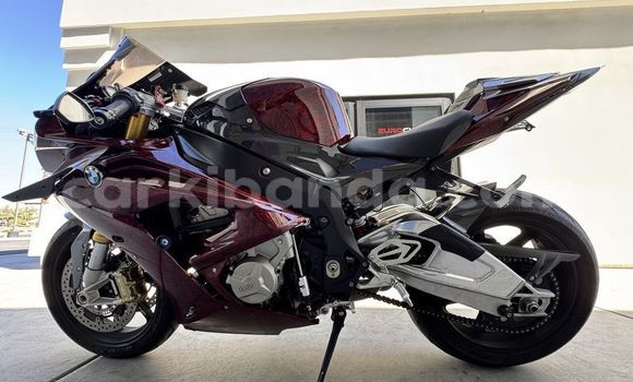 Gura Yakoze BMW S 1000 Red Bike i Kampala mu Uganda Gura Yakoze BMW S 1000 Red Bike i Kampala mu Uganda