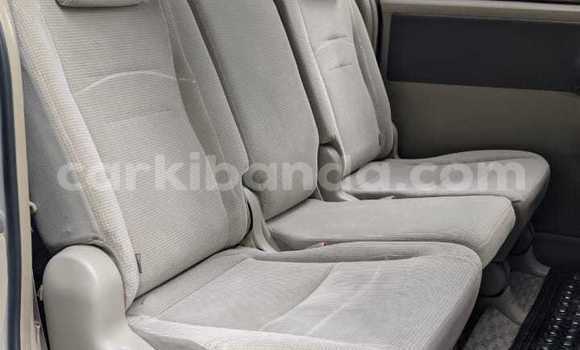 Nunua Ilio tumika Toyota Noah Nyeupe Gari ndani ya Kampala nchini Uganda Nunua Ilio tumika Toyota Noah Nyeupe Gari ndani ya Kampala nchini Uganda