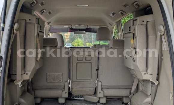 Nunua Ilio tumika Toyota Noah Nyeupe Gari ndani ya Kampala nchini Uganda Nunua Ilio tumika Toyota Noah Nyeupe Gari ndani ya Kampala nchini Uganda