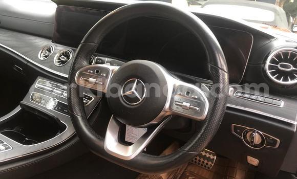 Nunua Mpya Mercedes‒Benz E–Class Nyeusi Gari ndani ya Kampala nchini Uganda Nunua Mpya Mercedes‒Benz E–Class Nyeusi Gari ndani ya Kampala nchini Uganda