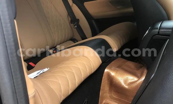 Nunua Mpya Mercedes‒Benz E–Class Nyeusi Gari ndani ya Kampala nchini Uganda Nunua Mpya Mercedes‒Benz E–Class Nyeusi Gari ndani ya Kampala nchini Uganda