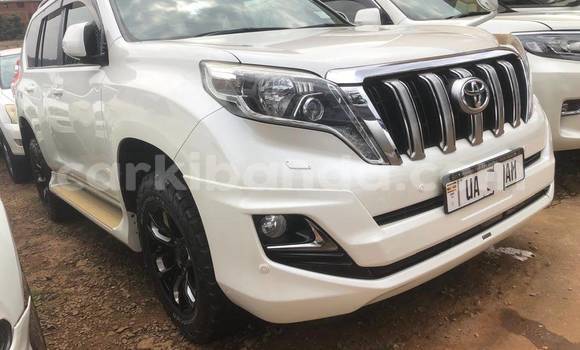 Nunua Mpya Toyota Land Cruiser Prado Nyeupe Gari ndani ya Kampala nchini Uganda Nunua Mpya Toyota Land Cruiser Prado Nyeupe Gari ndani ya Kampala nchini Uganda