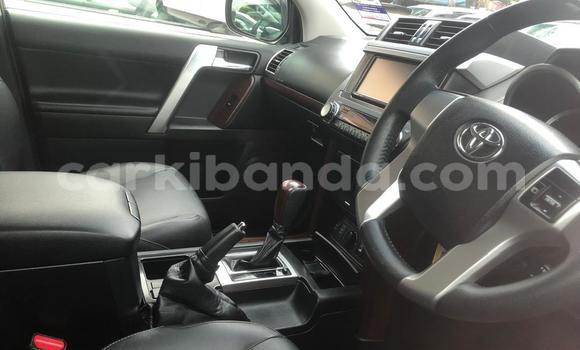 Nunua Mpya Toyota Land Cruiser Prado Nyeupe Gari ndani ya Kampala nchini Uganda Nunua Mpya Toyota Land Cruiser Prado Nyeupe Gari ndani ya Kampala nchini Uganda