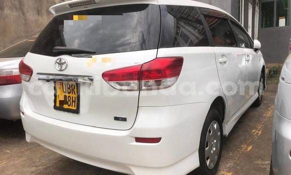 Nunua Ilio tumika Toyota Wish Nyeupe Gari ndani ya Kampala nchini Uganda Nunua Ilio tumika Toyota Wish Nyeupe Gari ndani ya Kampala nchini Uganda