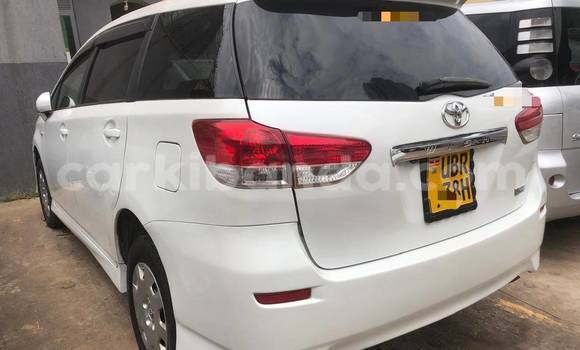 Nunua Ilio tumika Toyota Wish Nyeupe Gari ndani ya Kampala nchini Uganda Nunua Ilio tumika Toyota Wish Nyeupe Gari ndani ya Kampala nchini Uganda