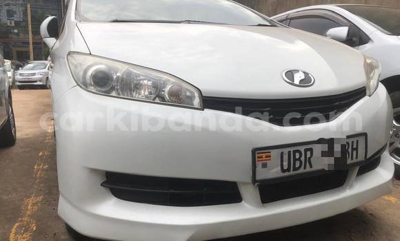Nunua Ilio tumika Toyota Wish Nyeupe Gari ndani ya Kampala nchini Uganda Nunua Ilio tumika Toyota Wish Nyeupe Gari ndani ya Kampala nchini Uganda