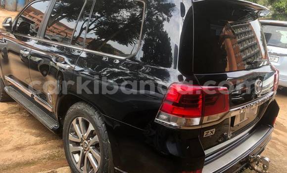 Nunua Mpya Toyota Land Cruiser Prado Nyeusi Gari ndani ya Kampala nchini Uganda Nunua Mpya Toyota Land Cruiser Prado Nyeusi Gari ndani ya Kampala nchini Uganda