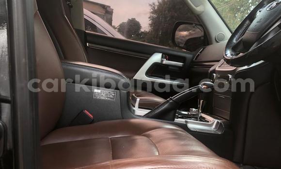 Nunua Mpya Toyota Land Cruiser Prado Nyeusi Gari ndani ya Kampala nchini Uganda Nunua Mpya Toyota Land Cruiser Prado Nyeusi Gari ndani ya Kampala nchini Uganda