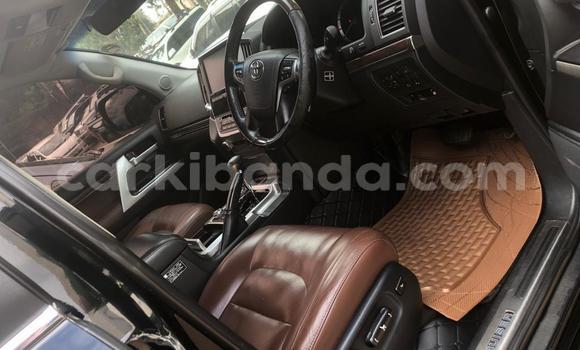 Nunua Mpya Toyota Land Cruiser Prado Nyeusi Gari ndani ya Kampala nchini Uganda Nunua Mpya Toyota Land Cruiser Prado Nyeusi Gari ndani ya Kampala nchini Uganda