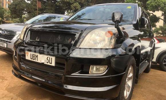 Nunua Ilio tumika Toyota Land Cruiser Prado Nyeusi Gari ndani ya Kampala nchini Uganda Nunua Ilio tumika Toyota Land Cruiser Prado Nyeusi Gari ndani ya Kampala nchini Uganda