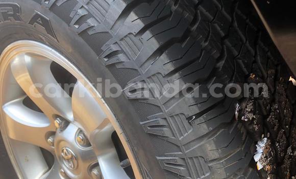 Nunua Ilio tumika Toyota Land Cruiser Prado Nyeusi Gari ndani ya Kampala nchini Uganda Nunua Ilio tumika Toyota Land Cruiser Prado Nyeusi Gari ndani ya Kampala nchini Uganda