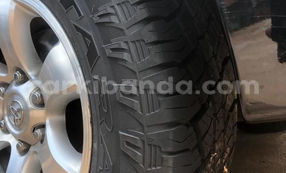 Nunua Ilio tumika Toyota Land Cruiser Prado Nyeusi Gari ndani ya Kampala nchini Uganda Nunua Ilio tumika Toyota Land Cruiser Prado Nyeusi Gari ndani ya Kampala nchini Uganda