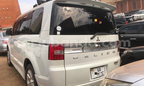 Nunua Mpya Mitsubishi Delica Fedha Gari ndani ya Kampala nchini Uganda Nunua Mpya Mitsubishi Delica Fedha Gari ndani ya Kampala nchini Uganda