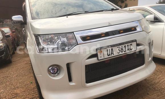 Nunua Mpya Mitsubishi Delica Fedha Gari ndani ya Kampala nchini Uganda Nunua Mpya Mitsubishi Delica Fedha Gari ndani ya Kampala nchini Uganda