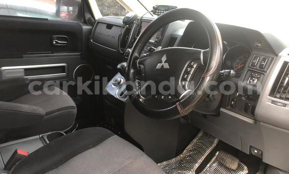 Nunua Mpya Mitsubishi Delica Fedha Gari ndani ya Kampala nchini Uganda Nunua Mpya Mitsubishi Delica Fedha Gari ndani ya Kampala nchini Uganda