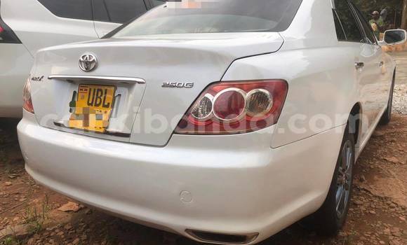 Nunua Ilio tumika Toyota Mark X Nyeupe Gari ndani ya Kampala nchini Uganda Nunua Ilio tumika Toyota Mark X Nyeupe Gari ndani ya Kampala nchini Uganda