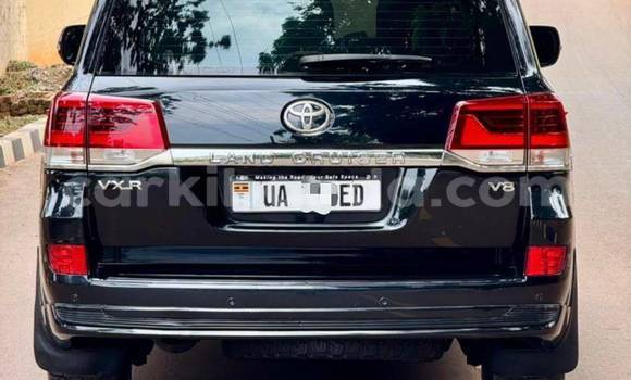Nunua Mpya Toyota Land Cruiser Nyeupe Gari ndani ya Kampala nchini Uganda Nunua Mpya Toyota Land Cruiser Nyeupe Gari ndani ya Kampala nchini Uganda