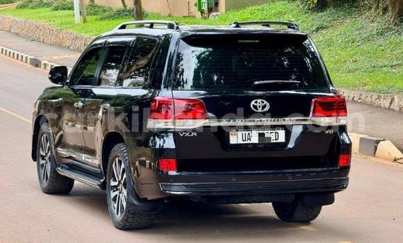 Nunua Mpya Toyota Land Cruiser Nyeupe Gari ndani ya Kampala nchini Uganda Nunua Mpya Toyota Land Cruiser Nyeupe Gari ndani ya Kampala nchini Uganda