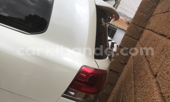 Nunua Mpya Toyota Land Cruiser Nyeupe Gari ndani ya Kampala nchini Uganda Nunua Mpya Toyota Land Cruiser Nyeupe Gari ndani ya Kampala nchini Uganda