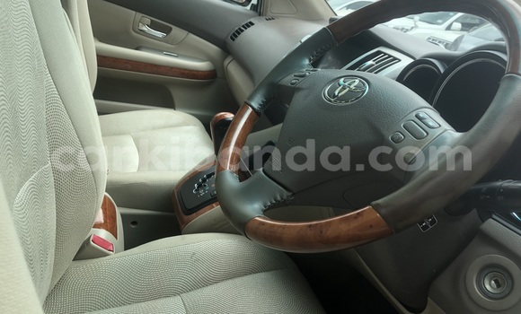 Nunua Mpya Toyota Harrier Nyeupe Gari ndani ya Kampala nchini Uganda Nunua Mpya Toyota Harrier Nyeupe Gari ndani ya Kampala nchini Uganda