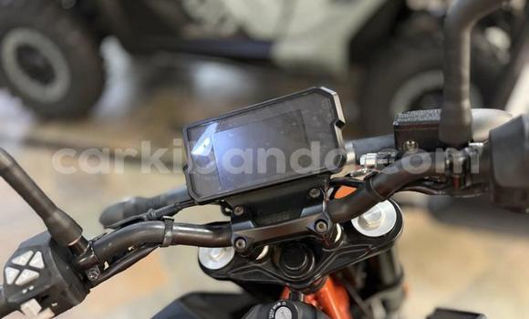Nunua Ilio tumika KTM Duke Nyeusi Bike ndani ya Kampala nchini Uganda Nunua Ilio tumika KTM Duke Nyeusi Bike ndani ya Kampala nchini Uganda