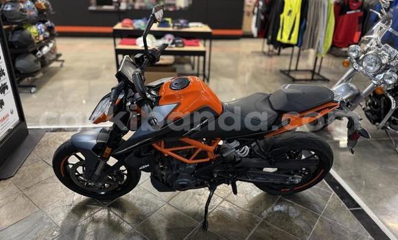 Nunua Ilio tumika KTM Duke Nyeusi Bike ndani ya Kampala nchini Uganda Nunua Ilio tumika KTM Duke Nyeusi Bike ndani ya Kampala nchini Uganda