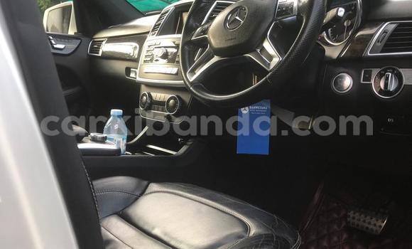 Acheter Neuf Voiture Mercedes‒Benz ML–Class Blanc à Kampala, Ouganda Acheter Neuf Voiture Mercedes‒Benz ML–Class Blanc à Kampala, Ouganda
