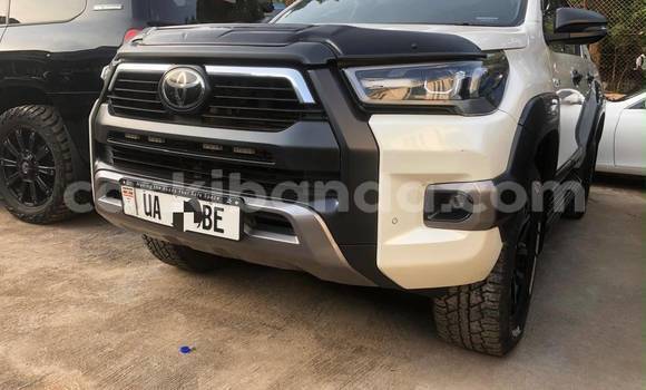 Nunua Mpya Toyota Hiluxe Revo Nyeupe Gari ndani ya Kampala nchini Uganda Nunua Mpya Toyota Hiluxe Revo Nyeupe Gari ndani ya Kampala nchini Uganda