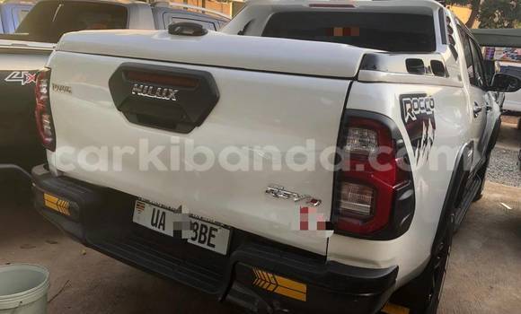 Acheter Neuf Voiture Toyota Hiluxe Revo Blanc à Kampala, Ouganda Acheter Neuf Voiture Toyota Hiluxe Revo Blanc à Kampala, Ouganda