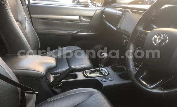Acheter Neuf Voiture Toyota Hiluxe Revo Blanc à Kampala, Ouganda Acheter Neuf Voiture Toyota Hiluxe Revo Blanc à Kampala, Ouganda