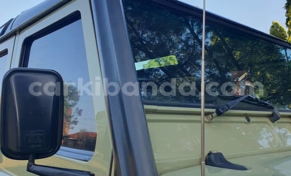 Acheter Neuf Voiture Land Rover Defender Vert à Kampala, Ouganda Acheter Neuf Voiture Land Rover Defender Vert à Kampala, Ouganda