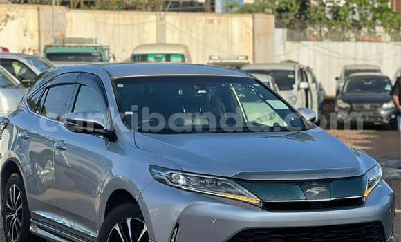 Nunua Ilio tumika Toyota Harrier Fedha Gari ndani ya Kampala nchini Uganda Nunua Ilio tumika Toyota Harrier Fedha Gari ndani ya Kampala nchini Uganda
