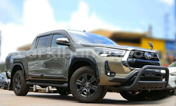 Nunua Ilio tumika Toyota Hiluxe Revo Beige Gari ndani ya Kampala nchini Uganda Nunua Ilio tumika Toyota Hiluxe Revo Beige Gari ndani ya Kampala nchini Uganda