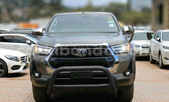 Nunua Ilio tumika Toyota Hiluxe Revo Beige Gari ndani ya Kampala nchini Uganda Nunua Ilio tumika Toyota Hiluxe Revo Beige Gari ndani ya Kampala nchini Uganda