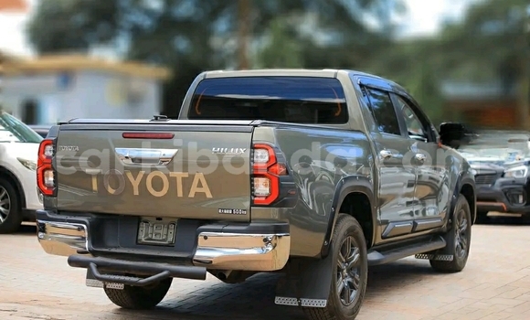 Nunua Ilio tumika Toyota Hiluxe Revo Beige Gari ndani ya Kampala nchini Uganda Nunua Ilio tumika Toyota Hiluxe Revo Beige Gari ndani ya Kampala nchini Uganda