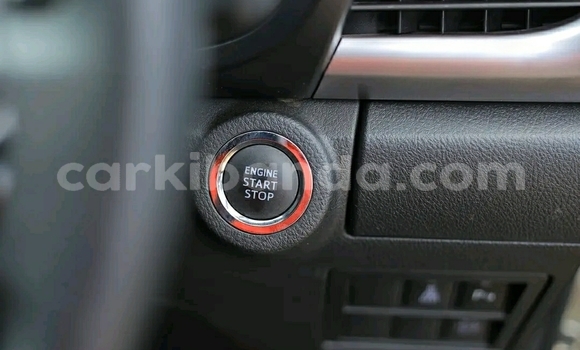 Nunua Ilio tumika Toyota Hiluxe Revo Beige Gari ndani ya Kampala nchini Uganda Nunua Ilio tumika Toyota Hiluxe Revo Beige Gari ndani ya Kampala nchini Uganda