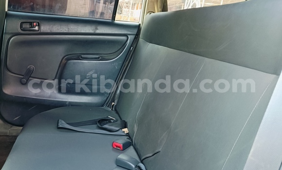 Acheter Occasion Voiture Toyota Probox Blanc à Kampala, Ouganda Acheter Occasion Voiture Toyota Probox Blanc à Kampala, Ouganda