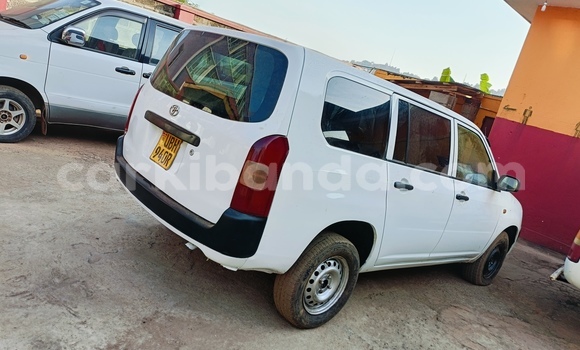 Acheter Occasion Voiture Toyota Probox Blanc à Kampala, Ouganda Acheter Occasion Voiture Toyota Probox Blanc à Kampala, Ouganda