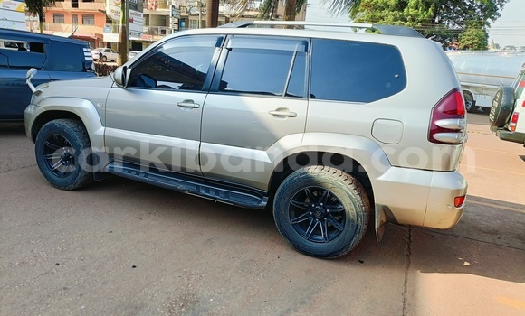 Acheter Occasion Voiture Toyota Land Cruiser Prado Beige à Kampala, Ouganda Acheter Occasion Voiture Toyota Land Cruiser Prado Beige à Kampala, Ouganda