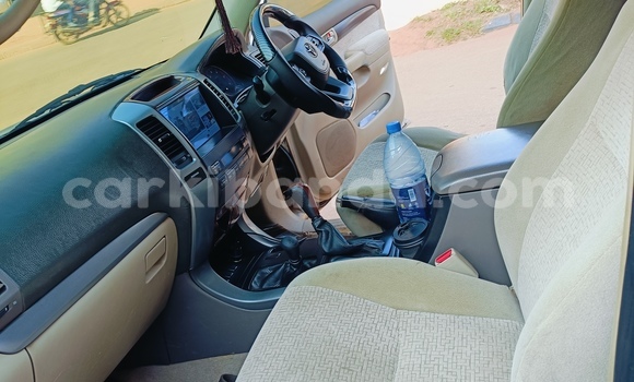 Acheter Occasion Voiture Toyota Land Cruiser Prado Beige à Kampala, Ouganda Acheter Occasion Voiture Toyota Land Cruiser Prado Beige à Kampala, Ouganda