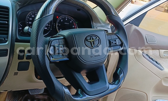 Acheter Occasion Voiture Toyota Land Cruiser Prado Beige à Kampala, Ouganda Acheter Occasion Voiture Toyota Land Cruiser Prado Beige à Kampala, Ouganda