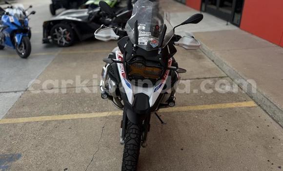 Gura Yakoze BMW R1200GS Adventure Beige Bike i Rukungiri mu Western Gura Yakoze BMW R1200GS Adventure Beige Bike i Rukungiri mu Western