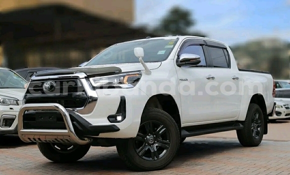 Buy Used Toyota Hiluxe Revo White Car in Kampala in Uganda Buy Used Toyota Hiluxe Revo White Car in Kampala in Uganda